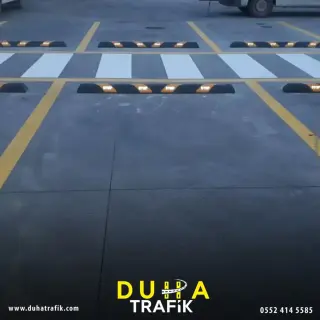 Çiftkompenant boya uygulaması — Foto Galeri — Duha Trafik | Otopark Çizgileri ve Zemin Boyama Hizmetleri