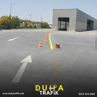Çiftkompenant boya uygulaması — Foto Galeri — Duha Trafik | Otopark Çizgileri ve Zemin Boyama Hizmetleri